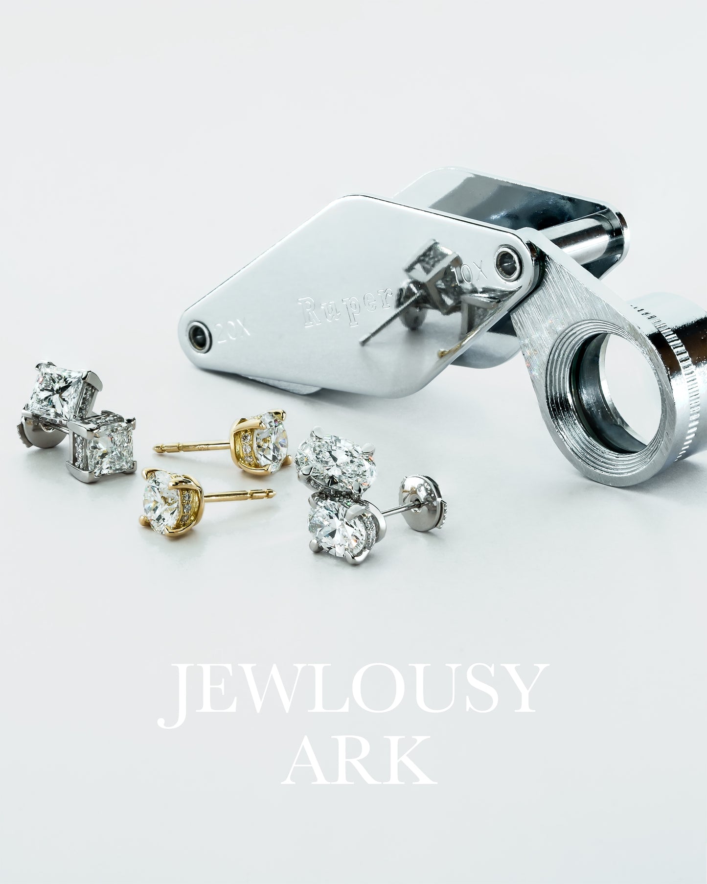 1.0ct プリンセスカットスタッズピアス イエローゴールド サイドメレセッティング